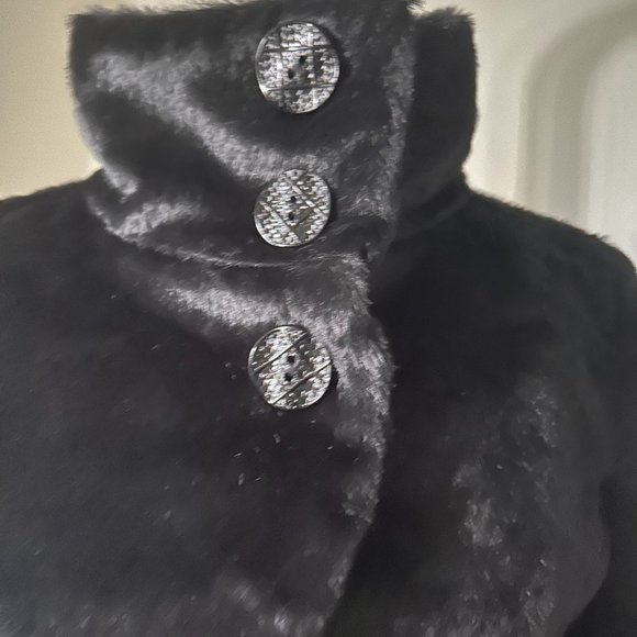 Ladies Black Faux Fur Cropped Jacket - Picture 7 of 9